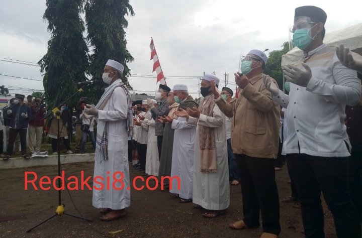 Gallery Photo : Prosesi Salat Jenazah Walikota Banjabaru Nadjmi Adhani. 15 S00810 083047531