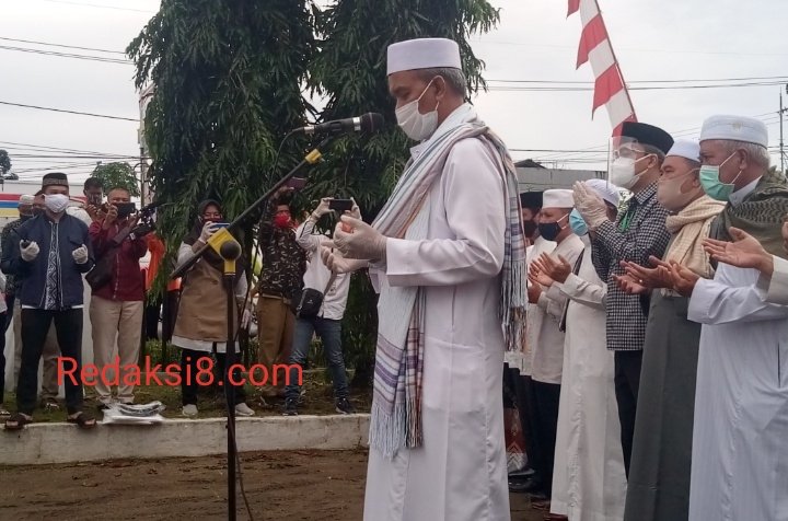 Gallery Photo : Prosesi Salat Jenazah Walikota Banjabaru Nadjmi Adhani. 14 S00810 083054221