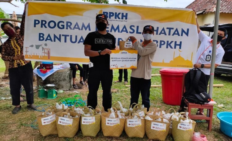 Lazismu Banjarbaru – Kabupaten Banjar Bagikan 500 Paket Daging Qurban