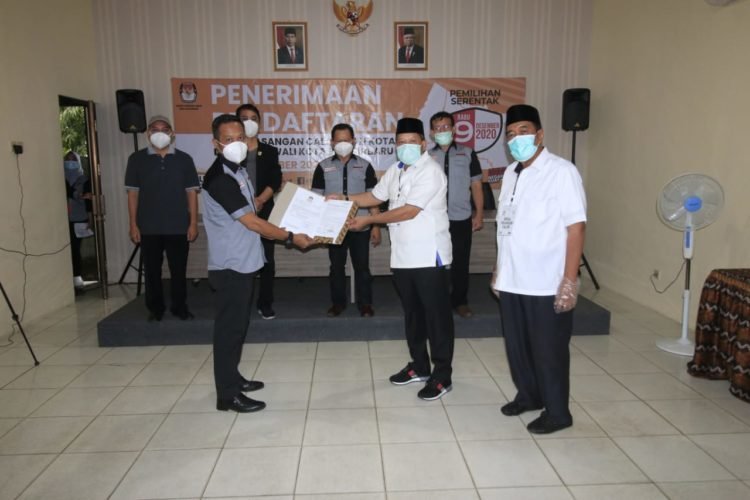 Dokumen Pendaftaran Paslon Gusti Iskandar – AR Iwansyah Diterima
