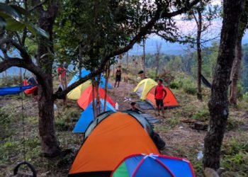 Camp Mananjak Di Bukit Hantayung , Mamarakakan Nang Jauh, Marakatakan Yang Parak