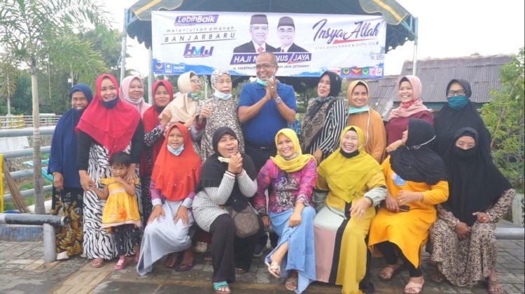 Tawa Renyah Emak-emak  Kampung Pelangi Kedatangan Haji Martinus