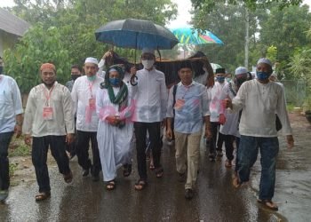 Pasangan Manis Daftar Sebagai Calon Bupati Dan Wakil Ke KPU Di Hari Pertama