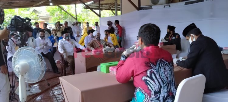 H Rusli – KH Fadlan Asy’ari Mendaftar Dihari Terakhir, Berkas Dinyatakan Lengkap