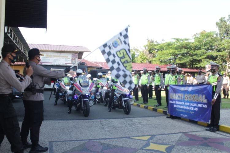 HUT Ke-65  Lalulintas, Polres Banjar Bagikan Sembako Kepada Masyarakat