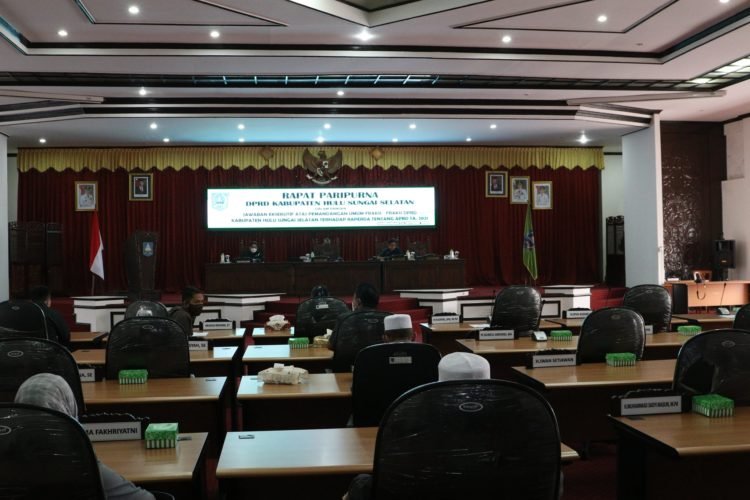 Wakil Bupati HSS Penyampaian Jawaban Eksekutif Atas Pemandangan Umum Fraksi-Fraksi