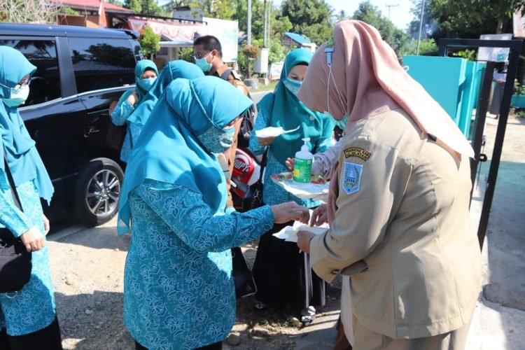 Ketua TP PKK Kabupaten HSS Tinjau Pelaksanaan Tes Test IVA dan SADANIS