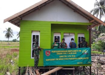 Khairul Fitri Bahagia Setelah Rumahnya Di Rehab Oleh TNI Melalui Program Karya Bakti TNI