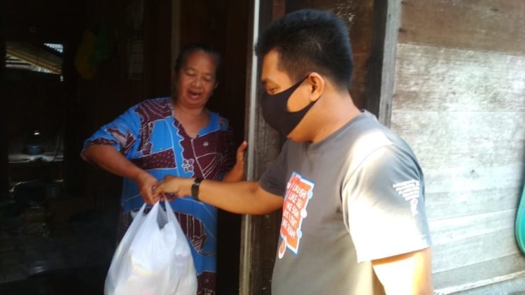 Peduli Sesama, Baret 78 Bagikan Ini Kepada Para Janda