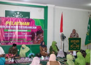 PC Muslimat Kabupaten Banjar Gelar Latihan Pembuatan Kain Sasirangan Dan Dibuka Ketua TP PKK