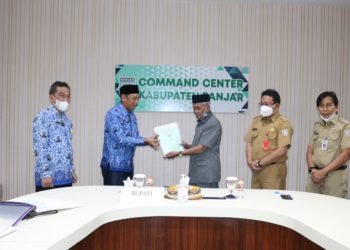 Bupati Banjar Terima Sertifikat Barang Milik Daerah Usai Kegiatan Peringatan Hari Pahlawan Secara Virtual