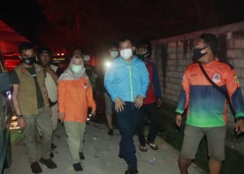 Pjs Walikota Terjuni Lokasi Kebakaran di Liang Anggang, Ini Tanggapannya