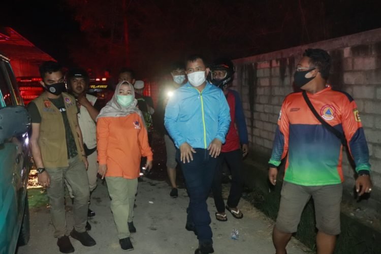 Pjs Walikota Terjuni Lokasi Kebakaran di Liang Anggang, Ini Tanggapannya