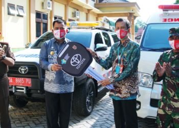 Bernhard Serahkan Bantuan Mobil Oprasional Dari Kemenkes