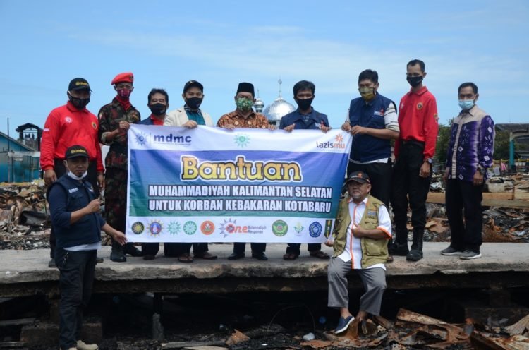 Muhammadiyah Kalsel Serahkan Bantuan Untuk Warga Kebakaran Di Kotabaru