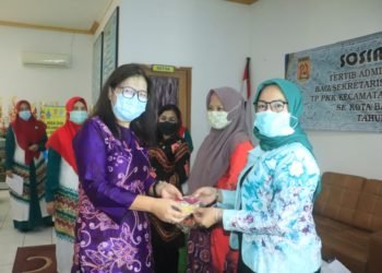 Vonny Bagi Masker Untuk Pemenang Lomba Ini
