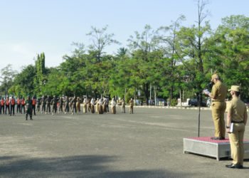 Sekretaris Daerah Kota Banjarbaru, Said Abdullah saat memimpin Apel Upacara Peringatan Hari Pahlawan 10 November 2020 di Lapangan Murdjani Kota Banjarbaru, (10/11).