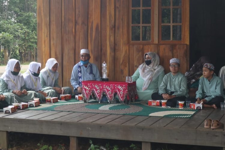 Kafilah FASI Kabupaten Banjar Mendapat Kunjungan Dan Semangat Dari Hj Raudhatul Wardiyah