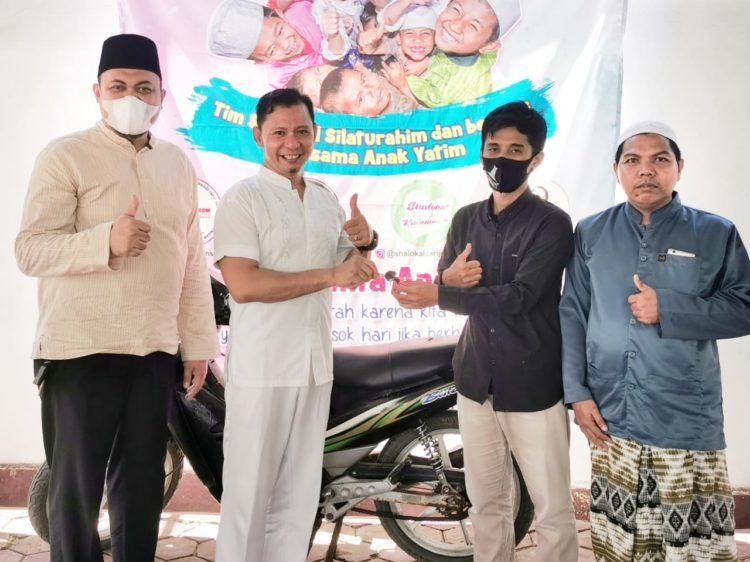 Tim Shalokal.com Punya Kegiatan Rutin Bakti Sosial
