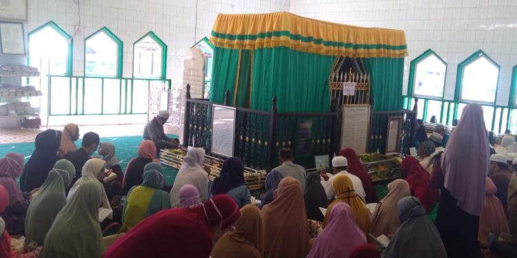 Kubah Datu Kalampayan Kembali Dibuka, Penziarah Padati Kubah