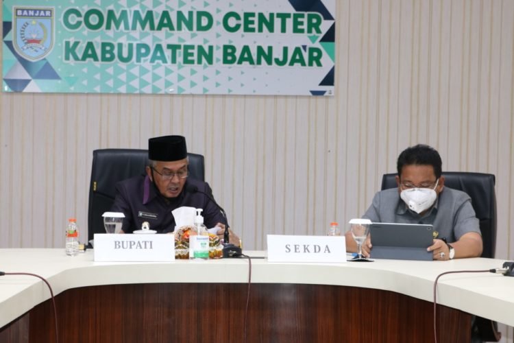 Bupati Banjar Dengarkan Pendapat Akhir Fraksi