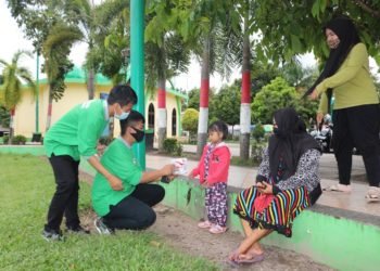 Forum Anak Bersama Dinas DP2KBP3A Kabupaten Banjar Bagikan Telur Untuk Pencegahan Stunting