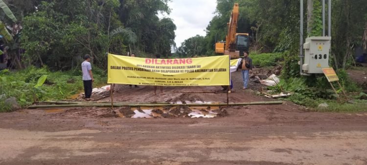 Portal Dipasang Ditanah Milik H Supriyadi (Alm) Yang Belum Ada Ganti Rugi