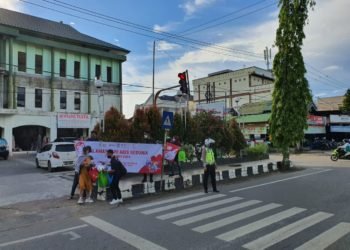 KPA Kabupaten Banjar Bagikan Masker Dalam Rangka Peringatan Hari AIDS Sedunia