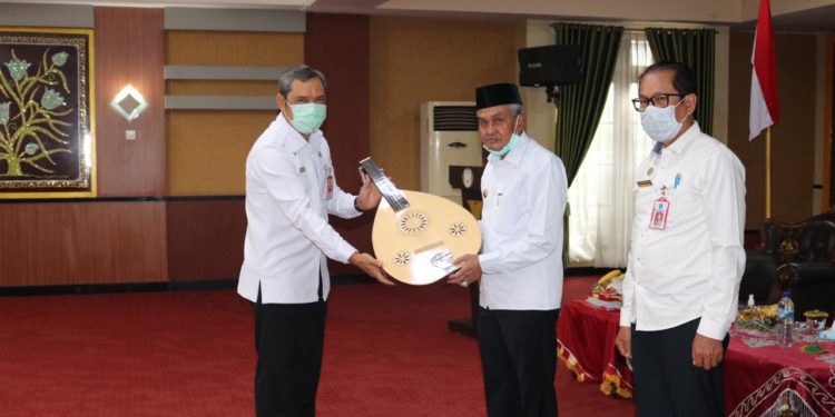 Lembaga Adat Desa Di Kabupaten Banjar Dapat Hibah Alat Kesenian Daerah