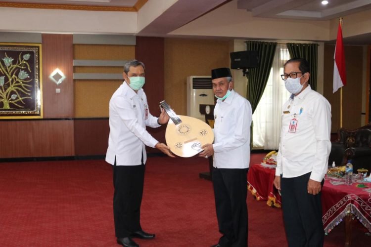 Lembaga Adat Desa Di Kabupaten Banjar Dapat Hibah Alat Kesenian Daerah