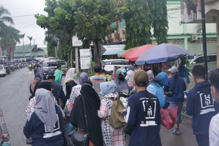 RPM Bagikan Masker Kepada Pengunjung Dan Pedagang Di Pasar