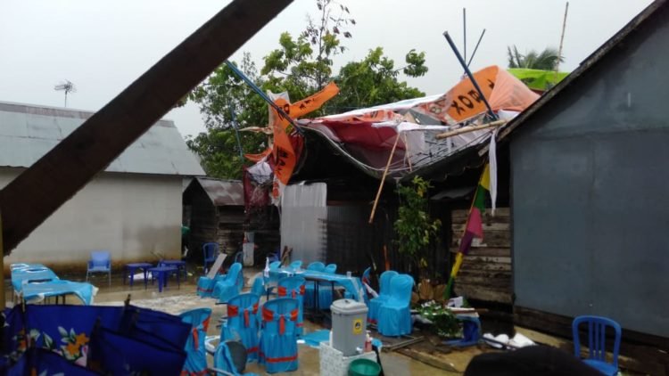 TPS Bangkal Ambrok Saat Pemilihan, Babinsa Dan Bhabinkamtibmas Alihkan Tempat Pemungutan Suara