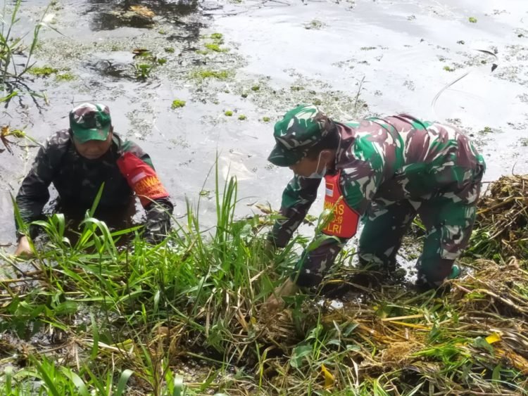 Koramil 1006-08/ Gambut Lakukan Bersih Bersih Dalam Rangka Hari Juang TNI 2020