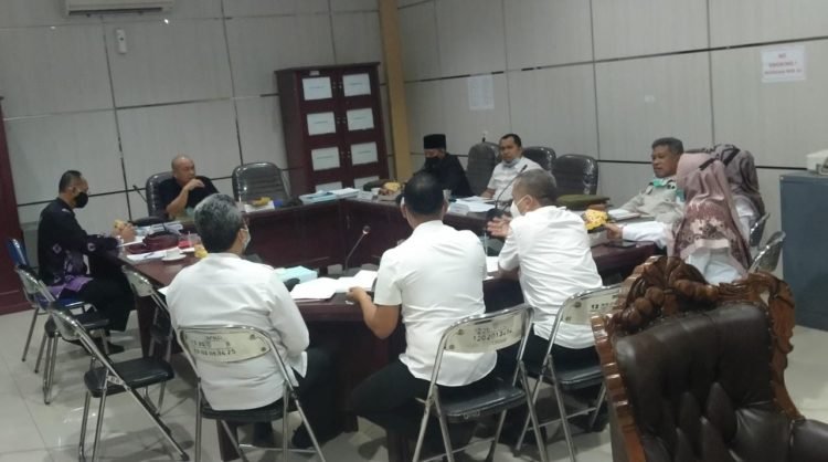 Komisi I DPRD Kabupaten Banjar Bahas Raperda Pengguna Lem Fox