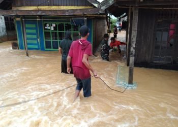 Warga Cempaka Kembali Mengungsi Akibat Air Meluap