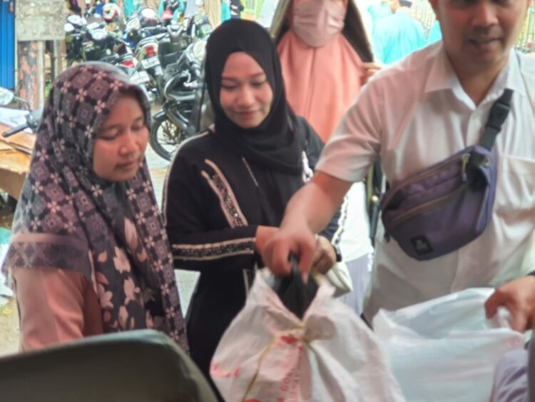 Jelang Haul Ke 18 Guru Sekumpul, DKPP Kabupaten Banjar Jual Beras Murah