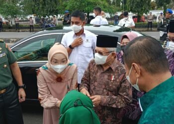 Wapres RI Bagikan Peralatan Sekolah Di SDN 1 Syamsudin Noor Banjarbaru