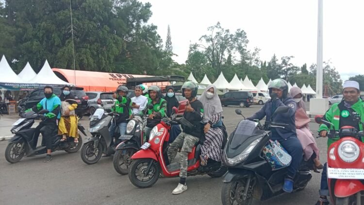 Komunitas Ojol Banjarbaru-Martapura Suguhkan Layanan Gratis Antar Jamaah Haul Guru Sekumpul
