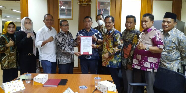 Komisi III DPRD Kabupaten Banjar Bersama Kominfo Kabupaten Banjar Datangi Kementerian Kominfo RI