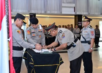 Sertijab Pejabat Utama Dan Kapolres Dipimpin Oleh Kapolda Kalsel