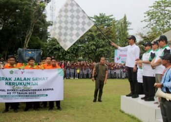 Hari Amal Bhakti, Bupati Kabupaten Banjar Terima Piagam Penghargaan Dari Dirjen Kemenag RI