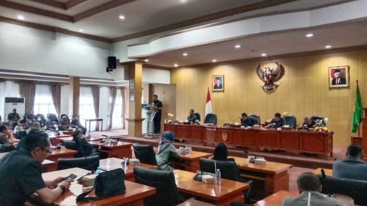 3 Buah Raperda Diterima DPRD Banjarbaru, Ketua Dewan Pertanyakan Soal Pajak PJU