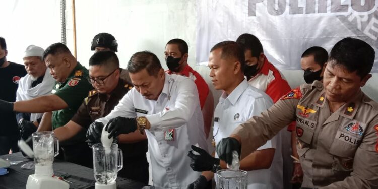 Ratusan Gram Sabu Diblender