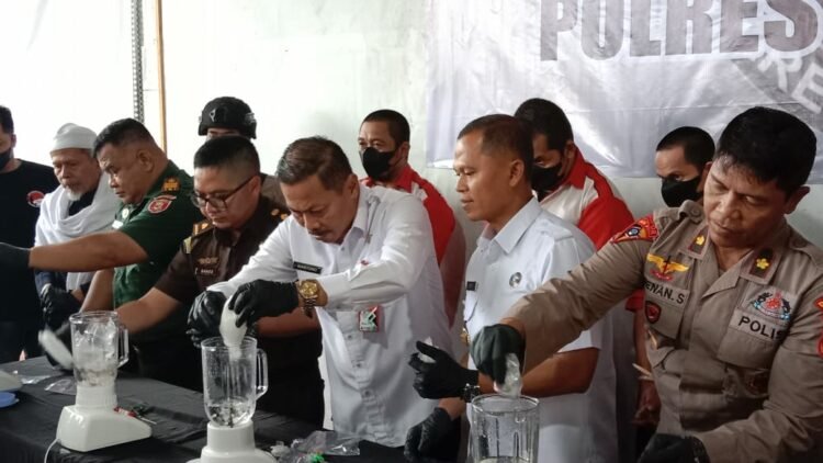 Ratusan Gram Sabu Diblender