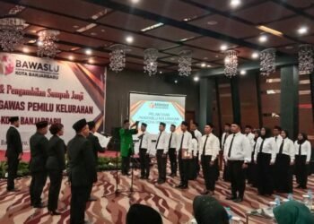 Awasi Tahapan Pemilu 2024, Panwaslu Kelurahan se-Kota Banjarbaru Resmi Dilantik