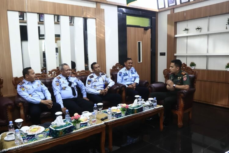 Kepala LP Narkoba Karang Intan Bersama Kepala LPKA Martapura Datangi Kodim 1006/ Banjar
