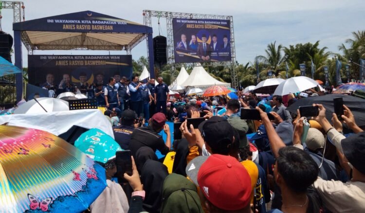 Anies Rasyid Baswedan Sapa Pendukungnya Di Lapangan Barakat Martapura