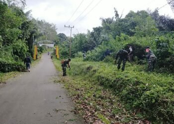 Pasca Banjir, Koramil Bersama Warga Kerja Bakti Bersihkan Lingkungan 