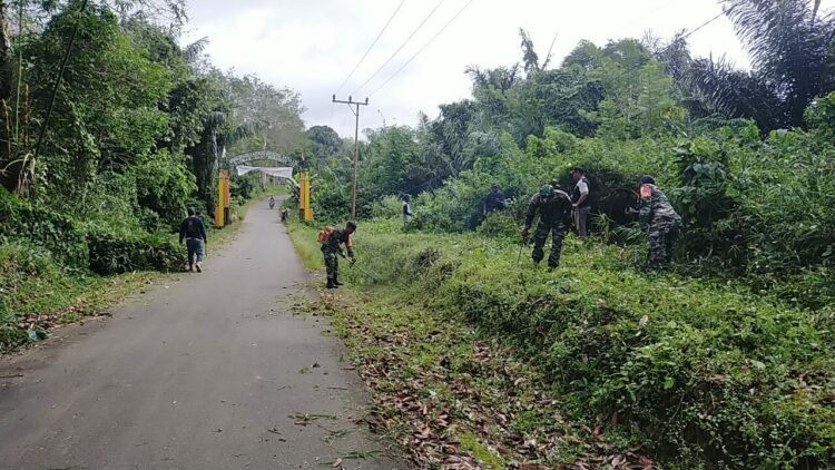 Pasca Banjir, Koramil Bersama Warga Kerja Bakti Bersihkan Lingkungan