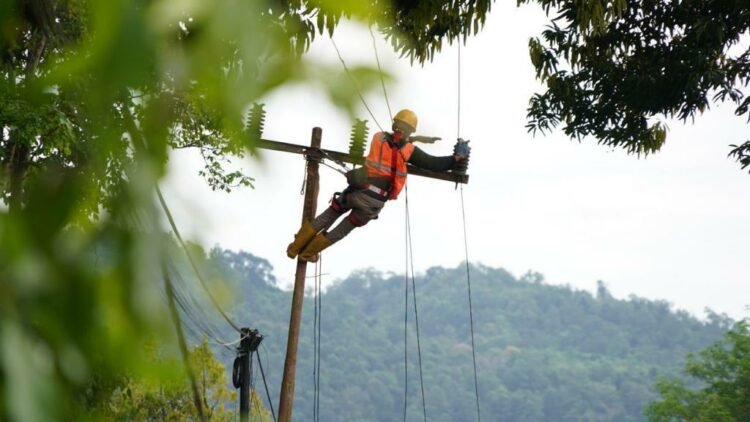 Hadapi Cuaca Ekstrim, PLN Ajak Gunakan Listrik yang Aman